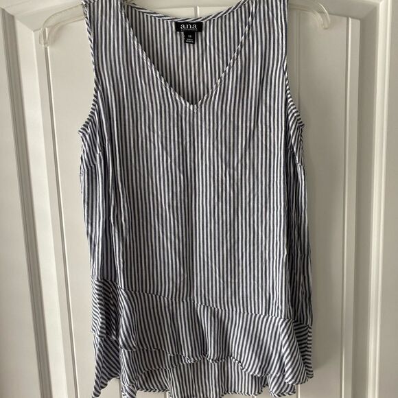 a.n.a Tops - A new approach tank size - XS